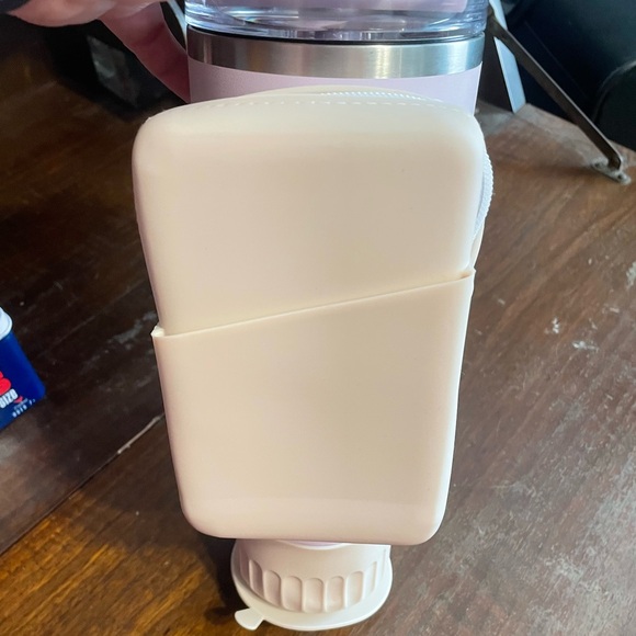 Silicone Water Bottle Pouch, Anti Slip Silicone Boot - Picture 4 of 7